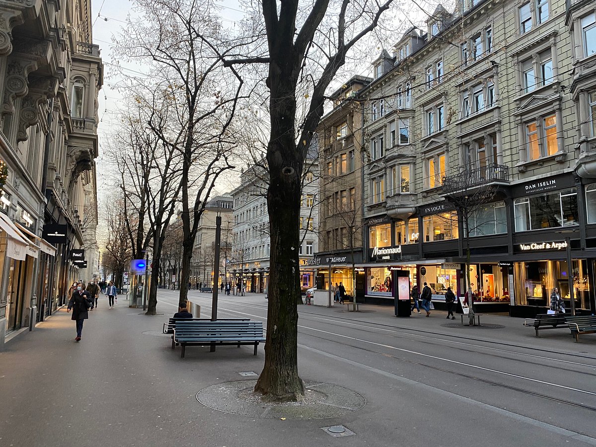 Khu phố Bahnhofstrasse