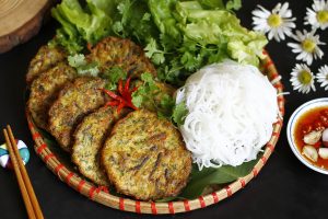 Chả rươi (Sandworm Omelet)