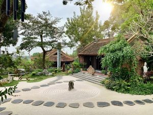 Twelve circles are drawn on the distinctive gravel ground at Dia Tang Phi Lai Tu Pagoda.