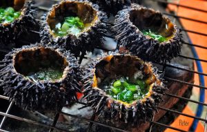 Nhum Biển (Grilled Sea Urchin)