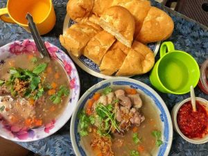bread with stew (bánh mì lagu)